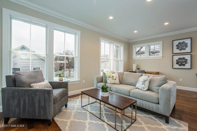 Building Photo - 52 Brookside Dr
