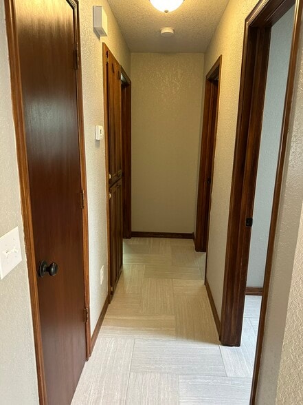 Building Photo - 2605 Briarcliff Dr