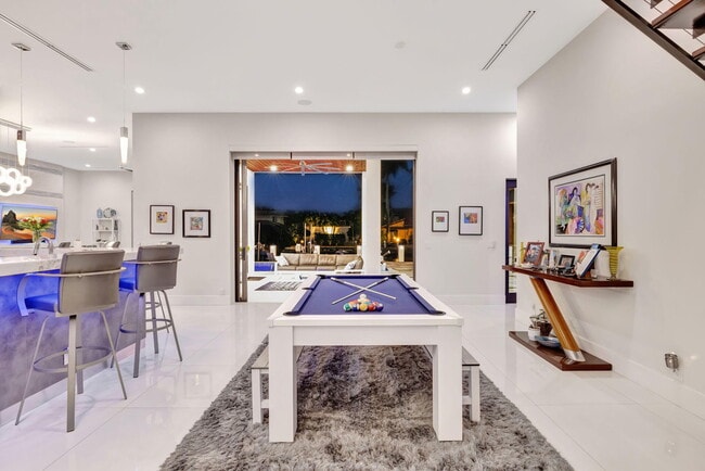 Building Photo - 334 Isle of Capri Dr