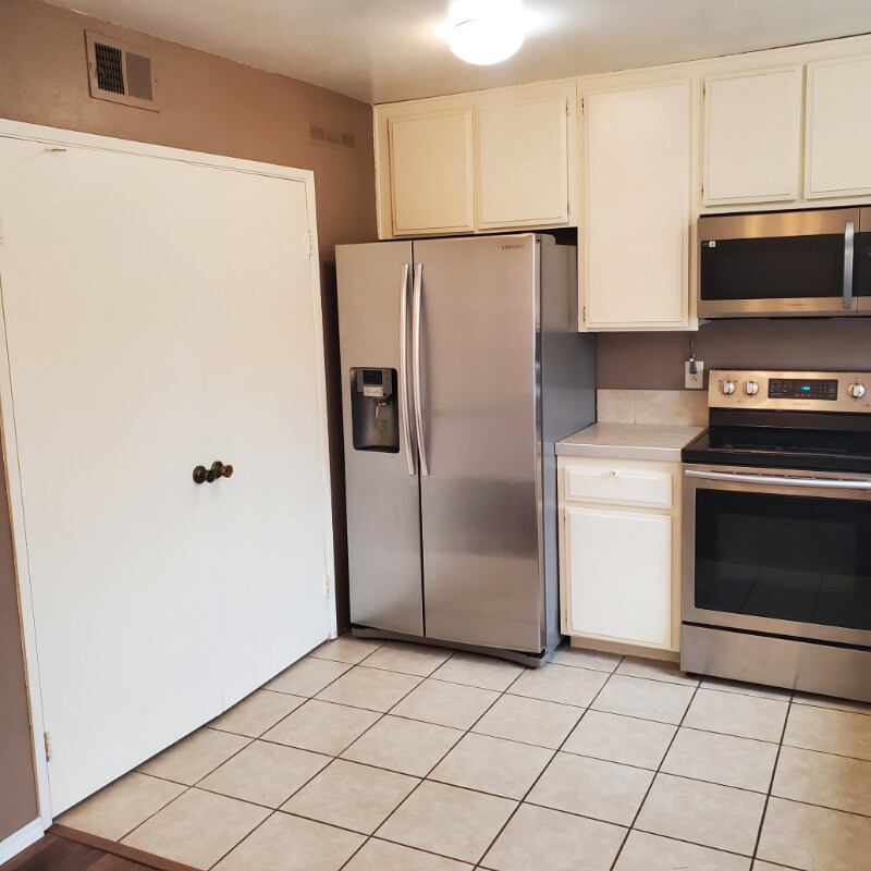 Building Photo - 1643 Rue De Valle