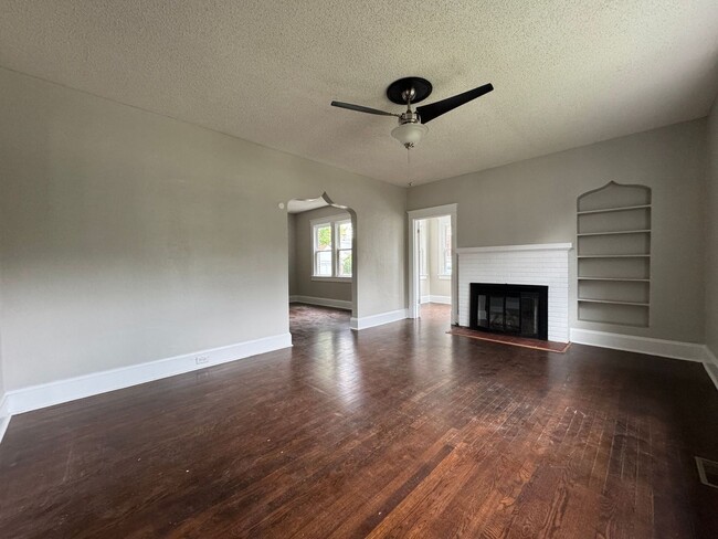 Building Photo - Welcome to this charming home in Portsmout...
