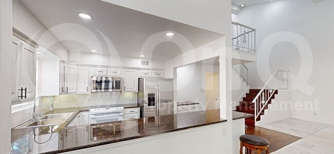 Building Photo - 3612 Lakeside Dr