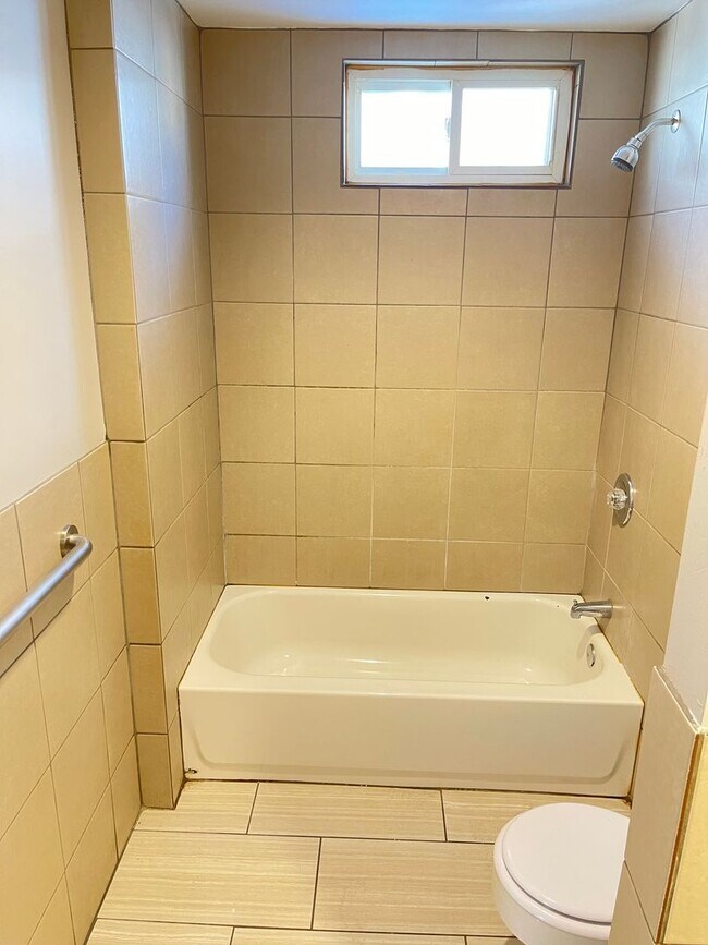 Building Photo - Florence/Minne Lusa 4 bed 2 bath house 160...