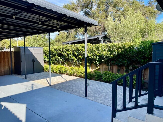 Building Photo - 1107 Ojai Rd