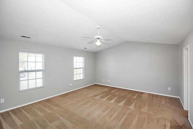 Building Photo - Spacious 3BD/2.5BA Home in Cabarrus Crossing!