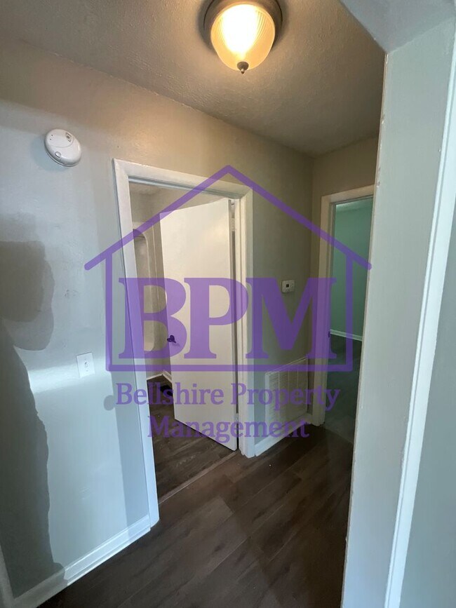 Building Photo - Freshly Updated 3 Bed, 1.5 Bath Home in Cl...