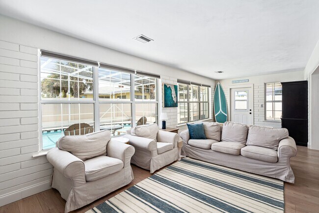 Building Photo - 94 Ivanhoe Dr