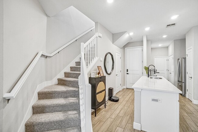 Building Photo - Heritage Oaks gated community 3/2.5/2 Townhome