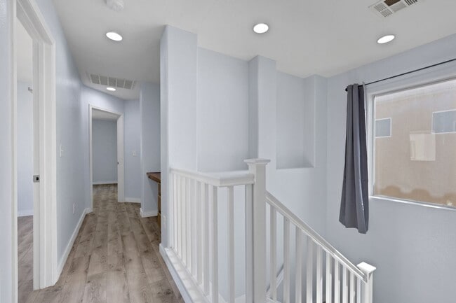 Building Photo - Updated Two-Story 3 bed/2.5 bath Home with Open Kitchen, Attached 1 Car Garage & Modern Flooring ...