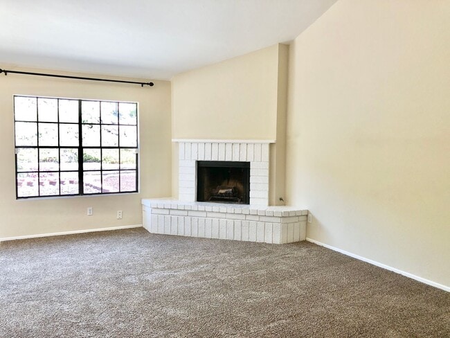 Building Photo - Sweet Single-Story, Completely Detached, in the Picturesque Fallbrook Village HOA Community!