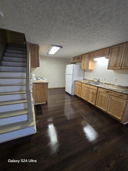 Building Photo - 346 Blackburn Ave