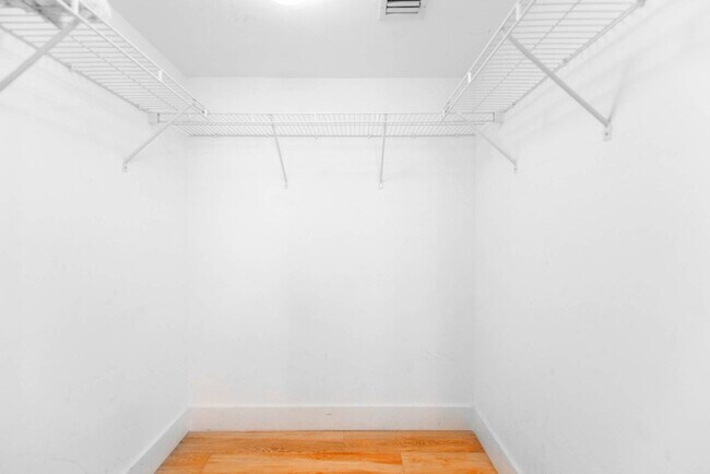 Building Photo - 1 SE 12th St