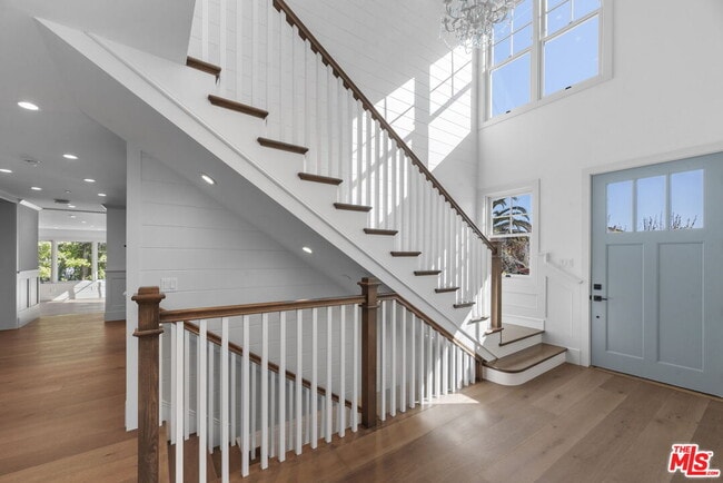 Building Photo - 566 Ida St