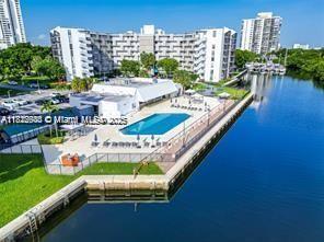 Building Photo - 3475 N Country Club Dr