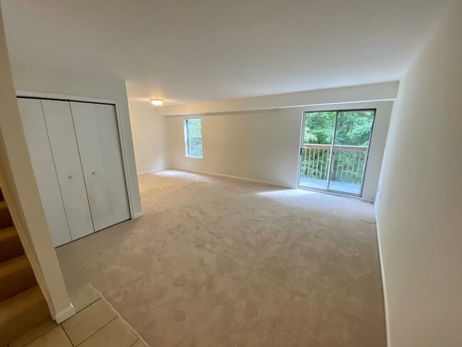 Building Photo - Broadneck Schools! 2 Bedroom Townhouse Sty...