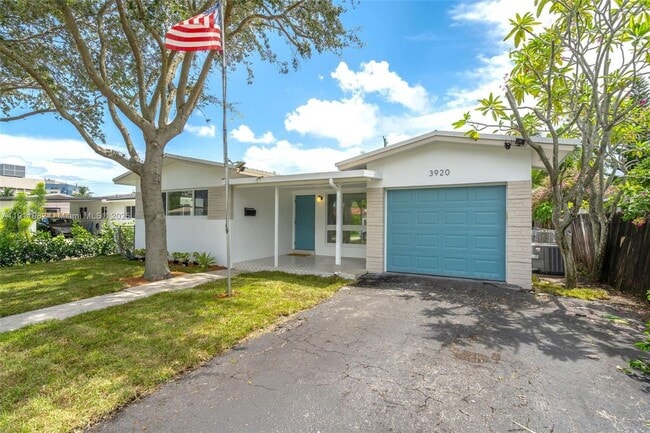 Building Photo - 3920 Hayes St