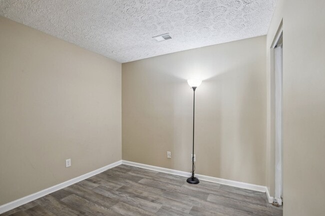 Building Photo - 7841 Heaton Way