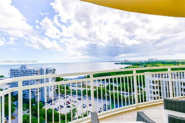 Building Photo - 2475 Brickell Ave