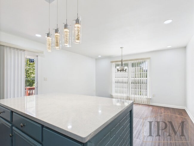 Building Photo - Available Now - 3 Bedroom Home in Dallasto...