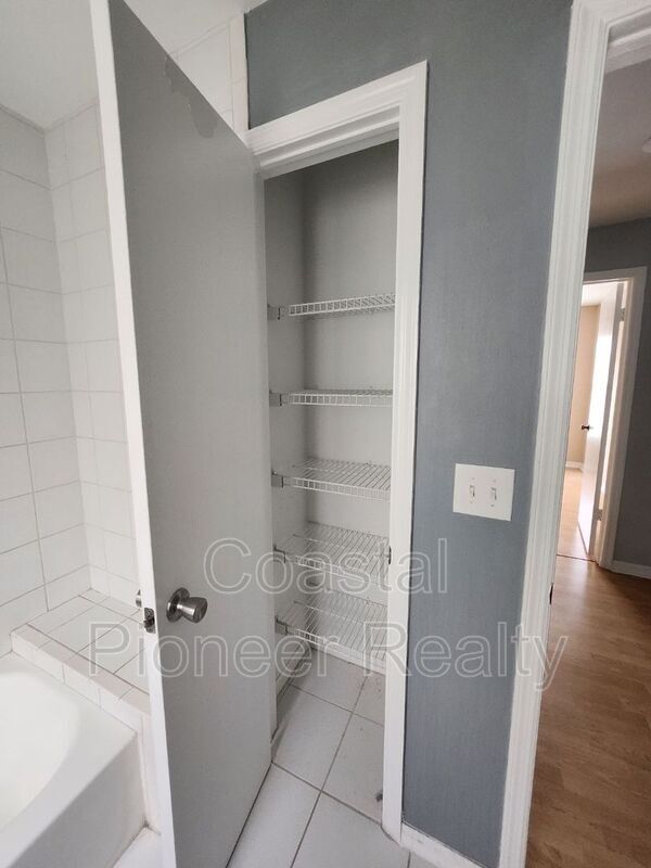 Building Photo - 10121 Sea spray Pl