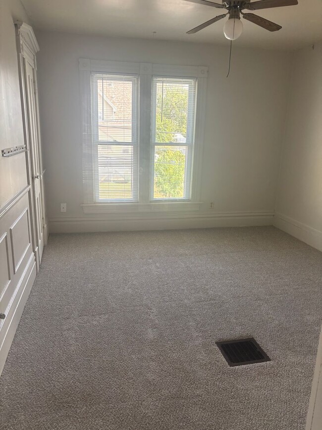 Building Photo - 401 7thAve SW