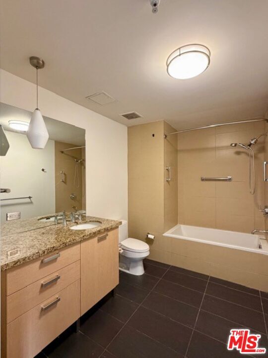 Building Photo - 460 S Spring St