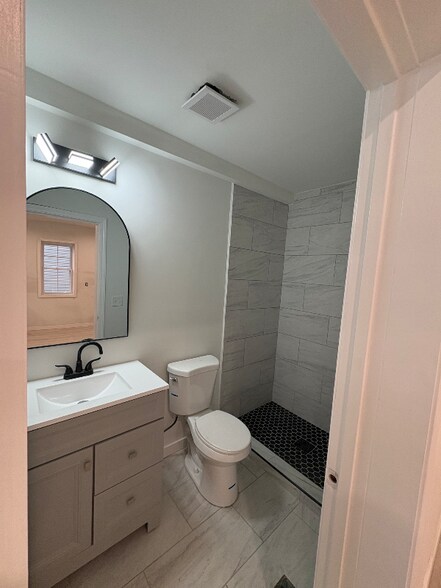 Building Photo - 2104 8th Ave