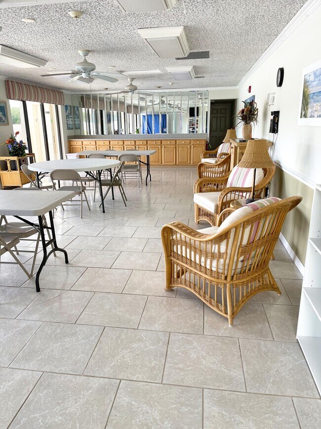 Building Photo - 10044 S Ocean Dr