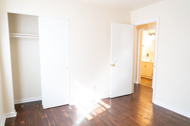 Building Photo - 114 Stratford Ct