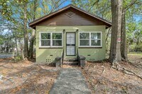Building Photo - ***TWO WEEKS FREE*** Charming 2BR Home for Rent in Jacksonville