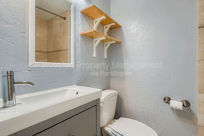 Building Photo - 1243 Vine St