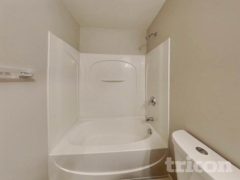 Building Photo - 2901 Quail Oak Dr