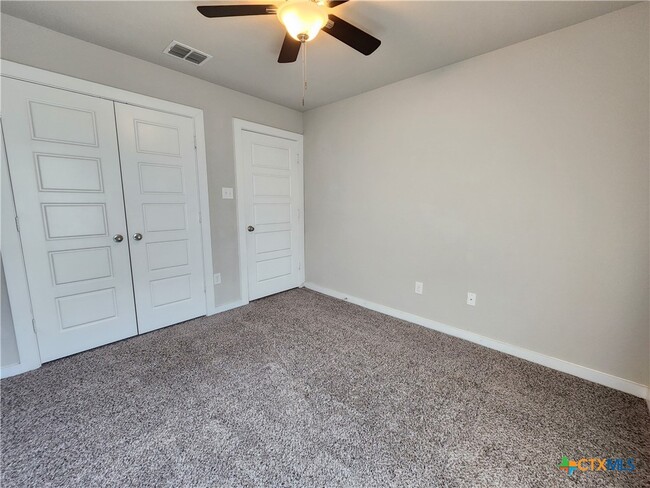 Building Photo - 565 Creekside Frst