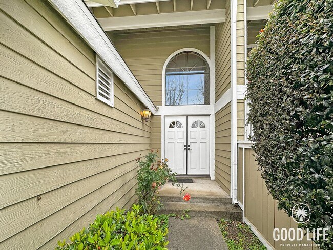 Building Photo - Mission Viejo Gem! Private Yard, Vaulted Ceilings & Resort-Style Pool + Spa