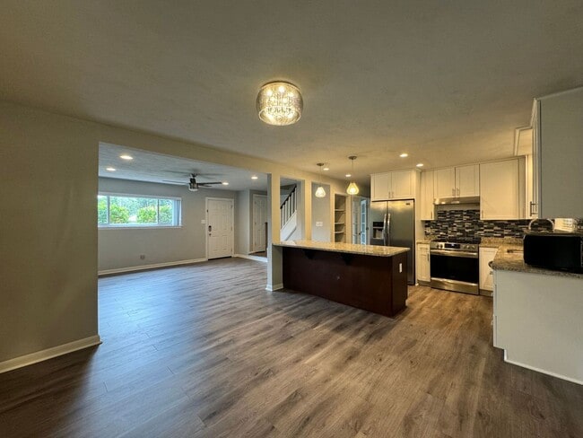 Building Photo - Welcome to this beautiful Single Family Home!