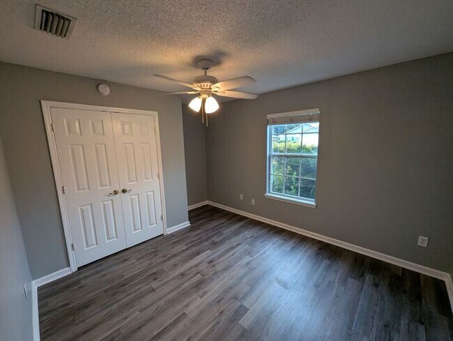 Building Photo - 712 N Edenbridge Way