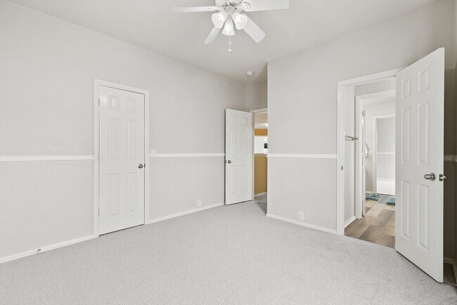Building Photo - Spacious 4 BR/2.5 bath home in Iron Horse ...