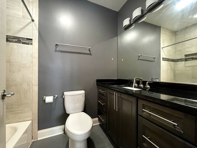 Building Photo - 2834 N Ridgeway