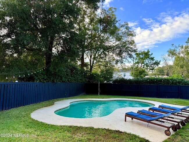 Building Photo - 3756 Anderson St