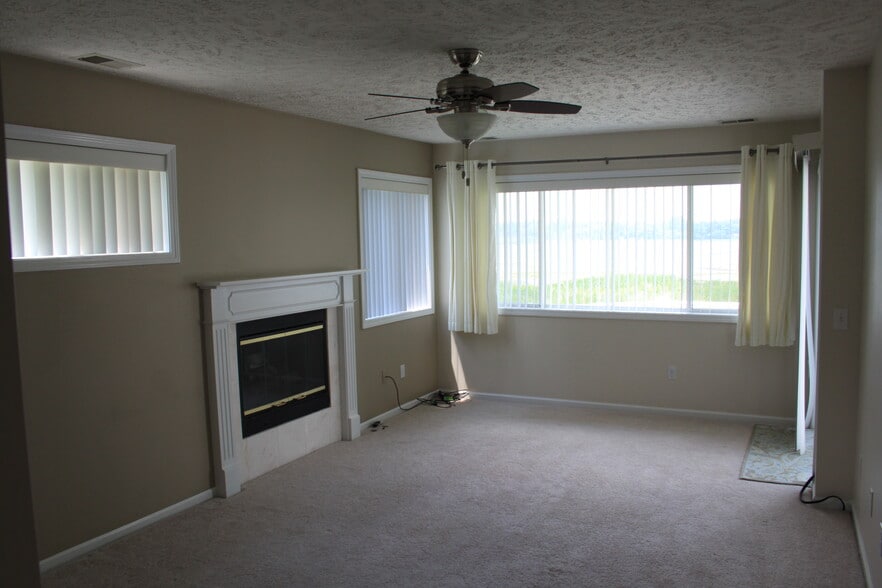 Living Room - 15920 Short St