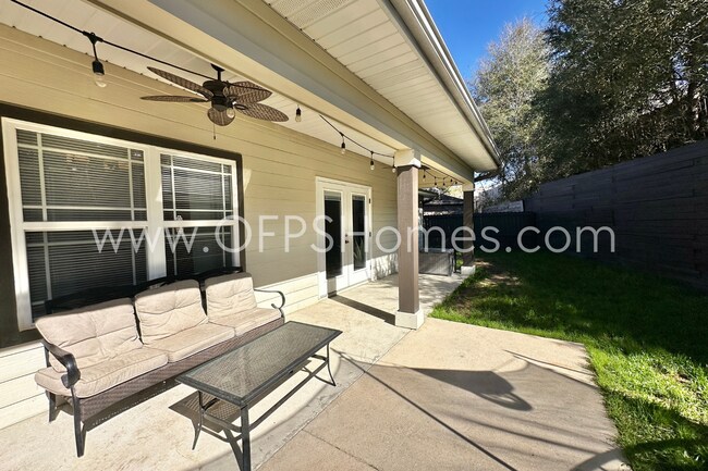 Building Photo - AVAILABLE IN AUG! 5BR/3BA IN S. CRESTVIEW