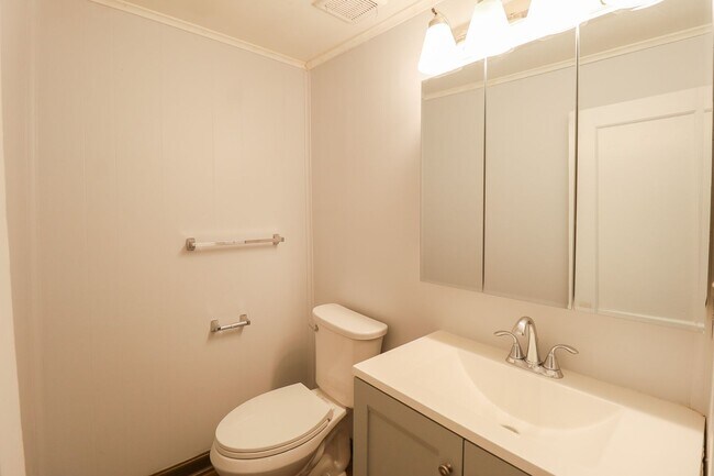 Building Photo - 4 Bed | 1.5 Bath in North Tulsa!