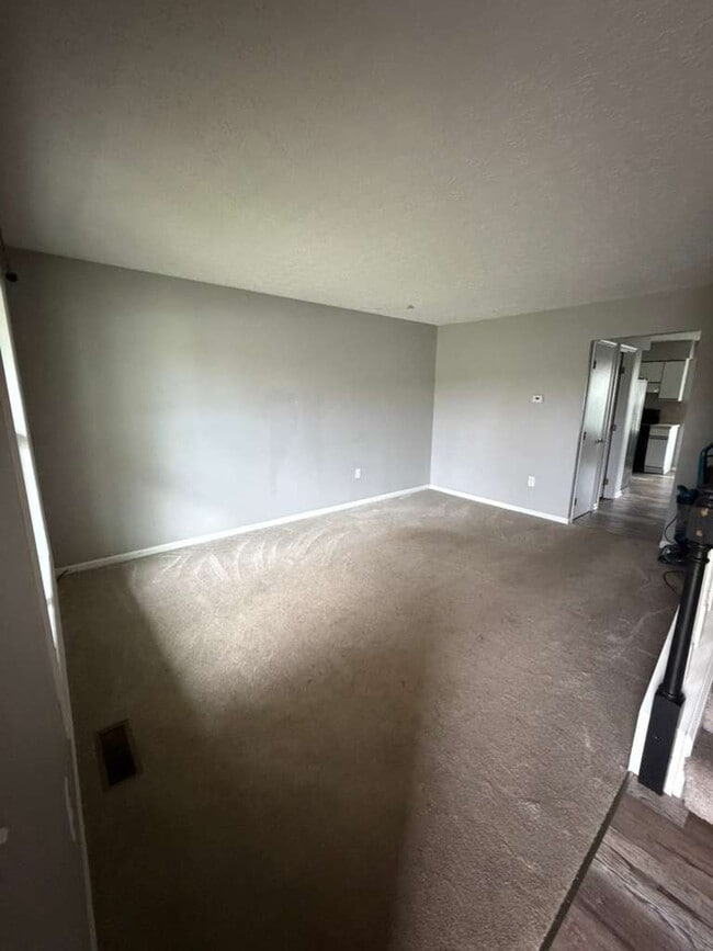 Building Photo - 310 Powell Rd