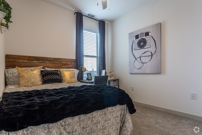 4 Br, 4 Ba-Bedroom - The Hudson | Student Housing