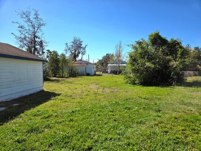 Building Photo - 3 Bedroom Home