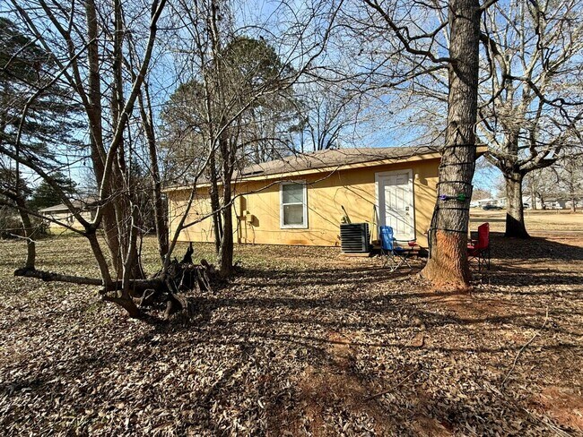 Building Photo - Lease Takeover Opportunity Available!