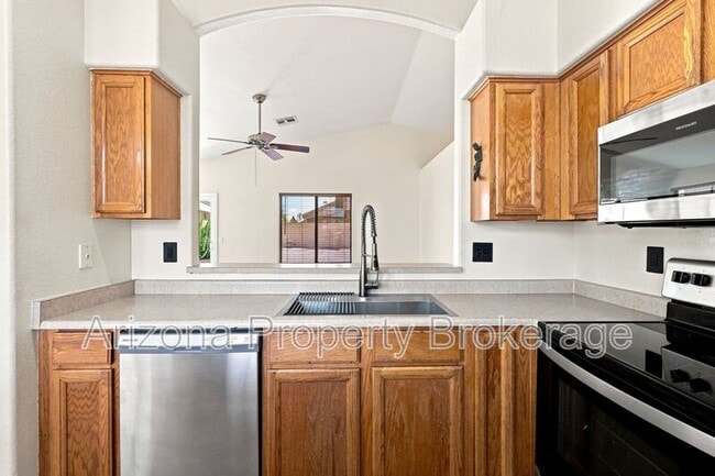 Building Photo - 1885 E Palomino Dr