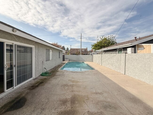 Building Photo - CORNER LOT POOL HOME | JUST REMODELED 4 BEDROOM | FOR RENT IN WEST GARDEN GROVE