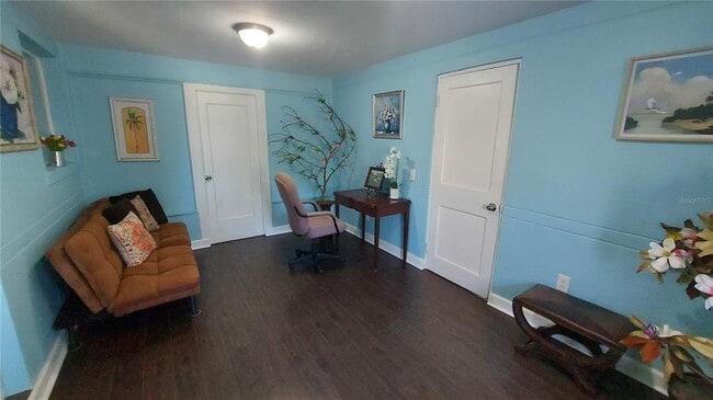 Building Photo - 110 N Crest Ave