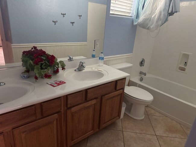 Building Photo - Modern Shared Home with Private Rooms & Full Amenities